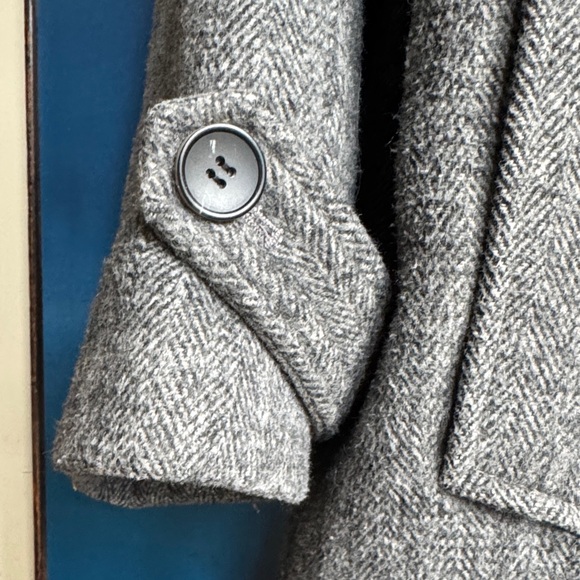 Women's Classic Gray Trench Coat - Picture 4 of 11